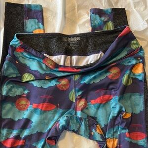 LuLaRoe Teal & Red Airship Print Leggings